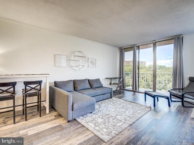 Building Photo - 2059 Huntington Ave