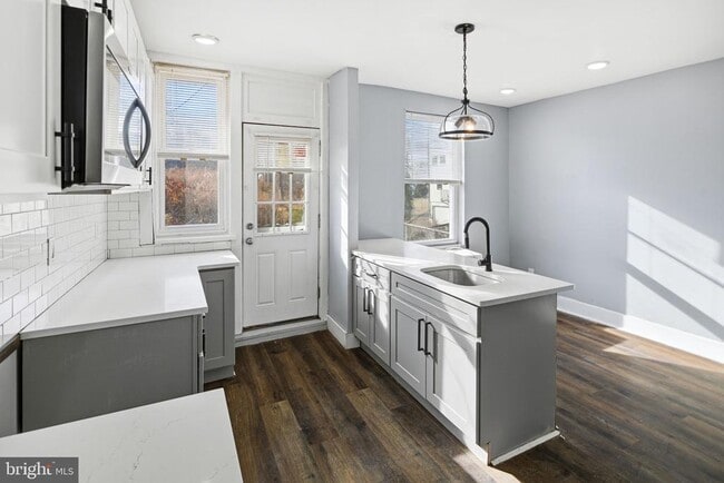 Building Photo - 6520 Ross St