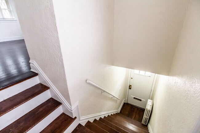 Building Photo - 7120 Dartmouth Ave