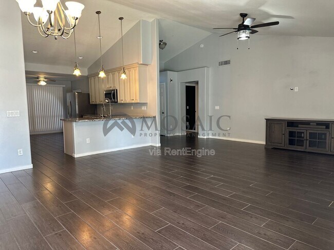 Foto del edificio - 411 N Leoma Ln