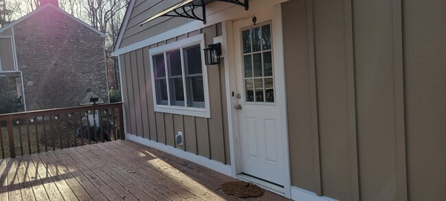 Foto del edificio - 1357 Elbow Ln