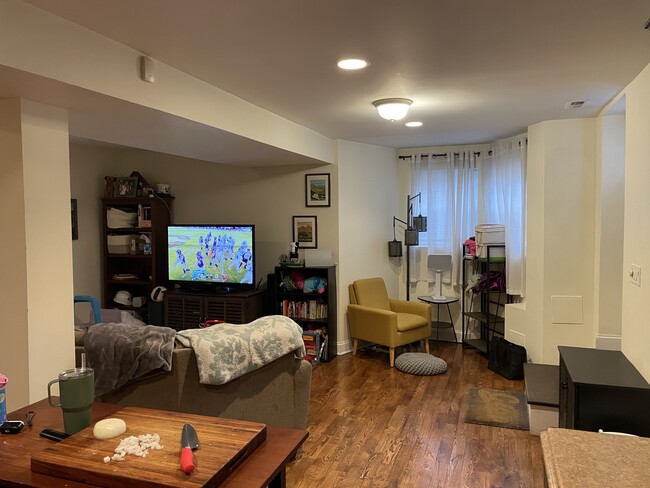 Building Photo - 2722 N Marshfield Ave