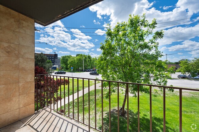 Apartamento estándar de 2 habitaciones y 1 baño, 900 pies cuadrados, con balcón - Gopher Commons 1701