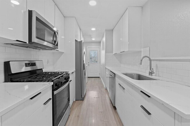 Foto del edificio - 16131 Stoneham Cir