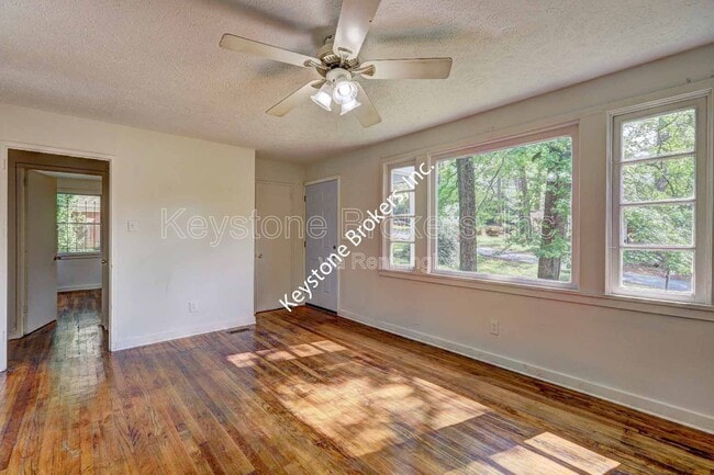 Foto del edificio - 4571 Shadow Lawn Dr