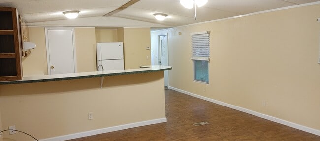Foto del edificio - 853 Lovejoy Rd