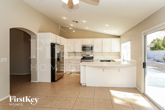 Foto del edificio - 4822 Wind Break Ln