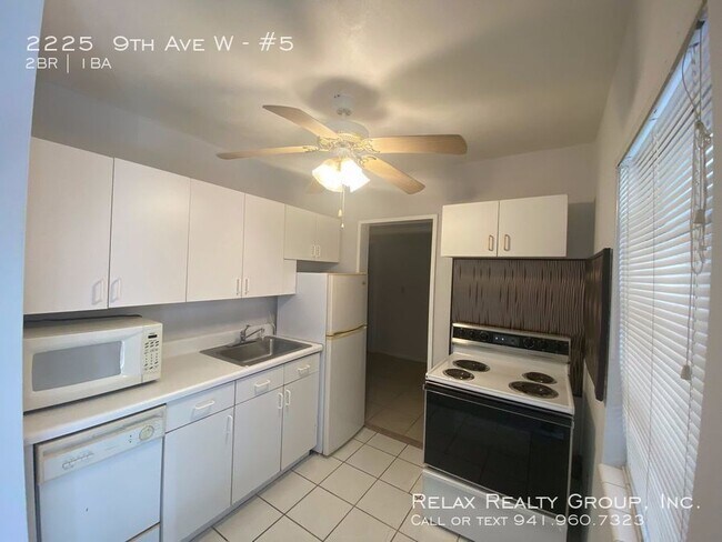Building Photo - Affordable 2Bed/2Bath Duplex in Bradenton!!