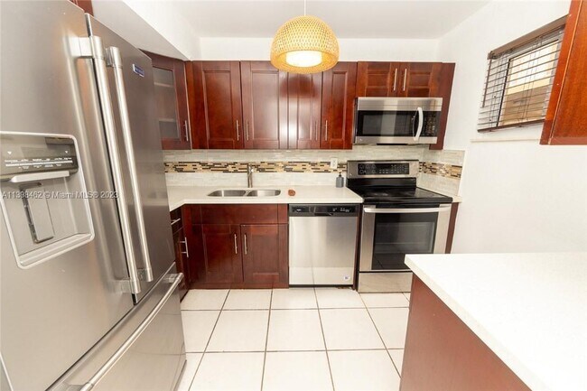 Foto del edificio - 4235 N University Dr