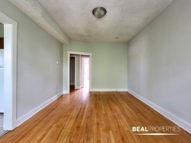 Foto del edificio - 2 bedroom in CHICAGO IL 60657