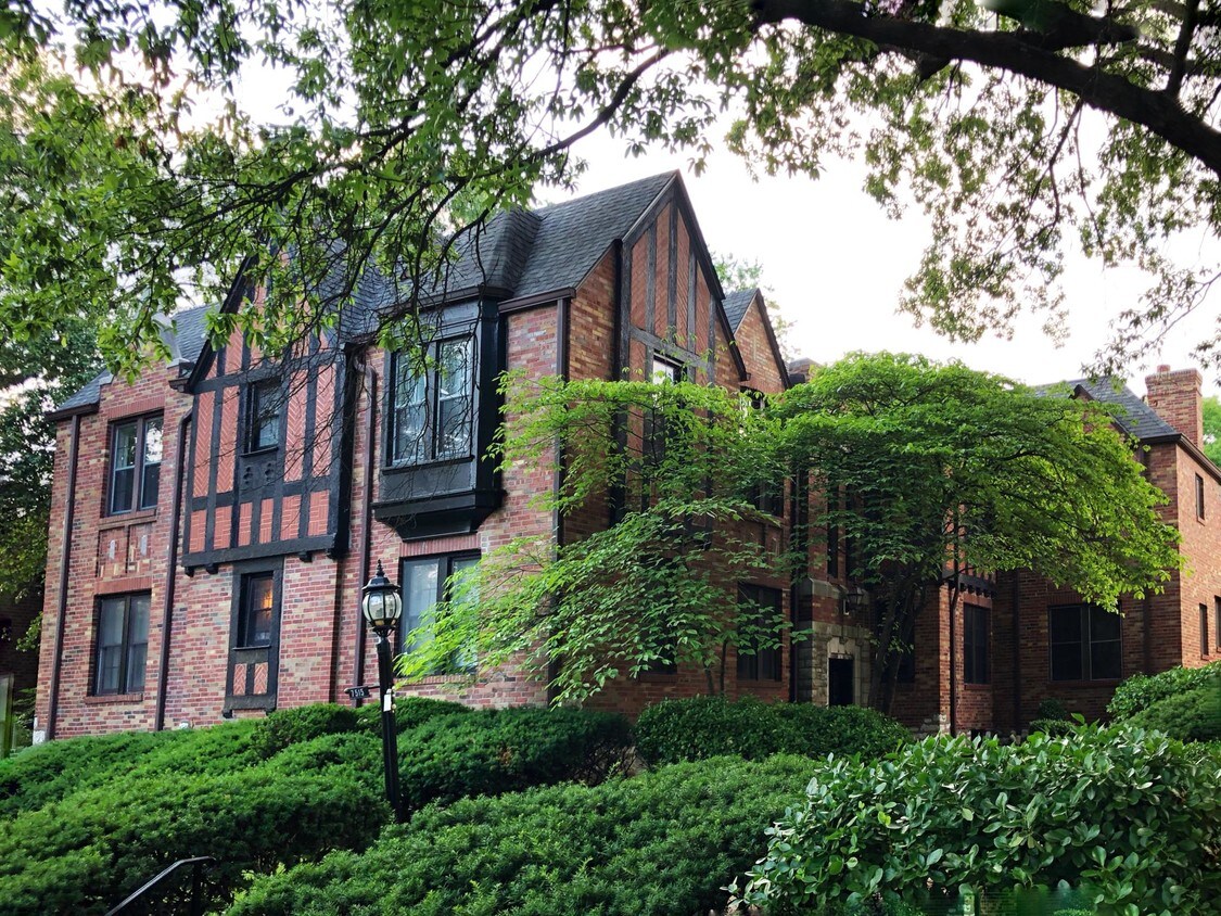 7515 York Dr Unit 202, Clayton, MO 63105 Apartment for Rent in Clayton, MO