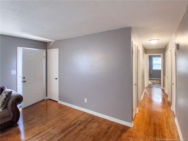 Foto del edificio - 753 Goodyear Dr