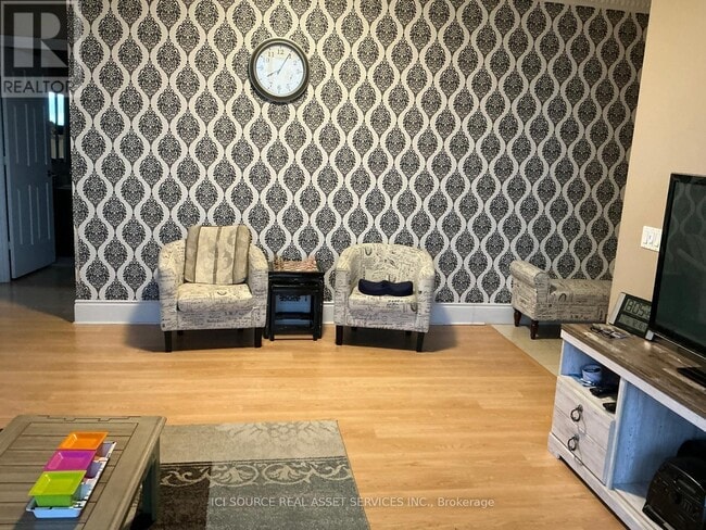 Building Photo - 5233 Dundas St W