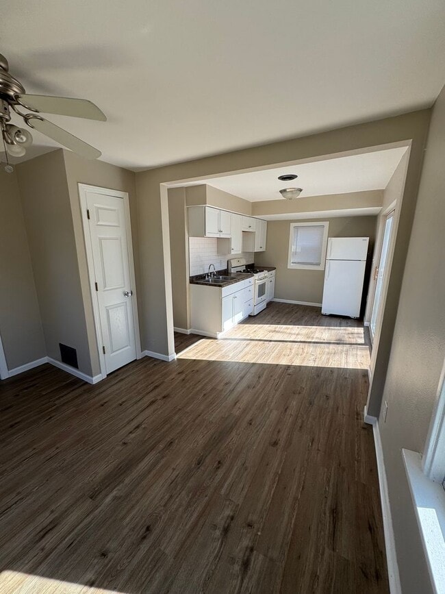 Building Photo - Two Bedroom One Bathroom Home in Machesney...