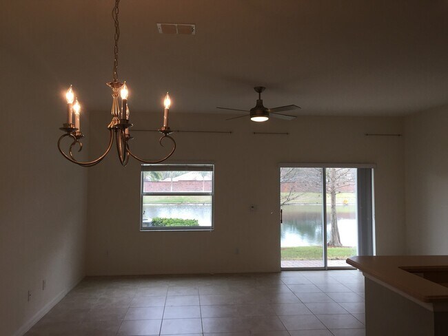 Foto del edificio - Pond view!!  3Bed/2.5Bath/1car Garage Town...