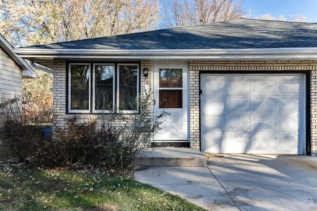 Building Photo - 1663-1665 Leone