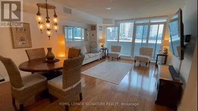 Building Photo - 8 York St