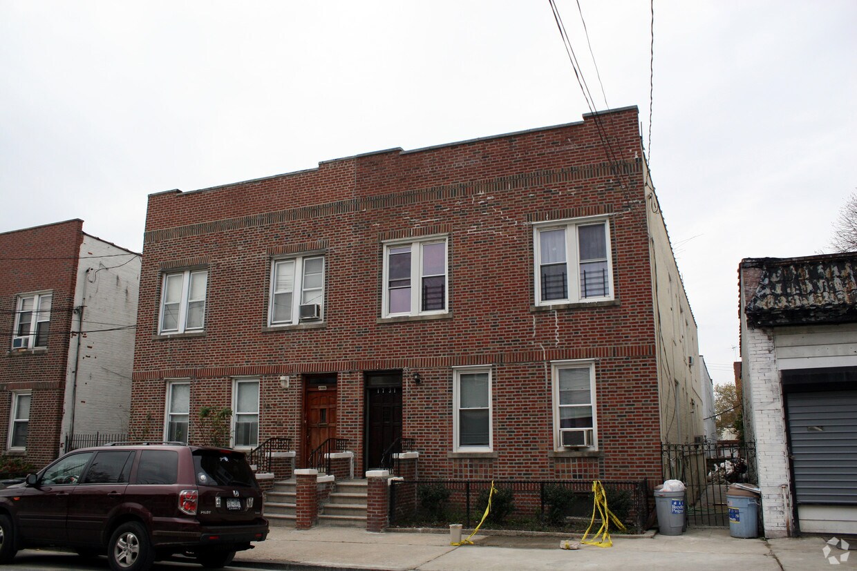 Building Photo - 1731 Saint Peters Ave