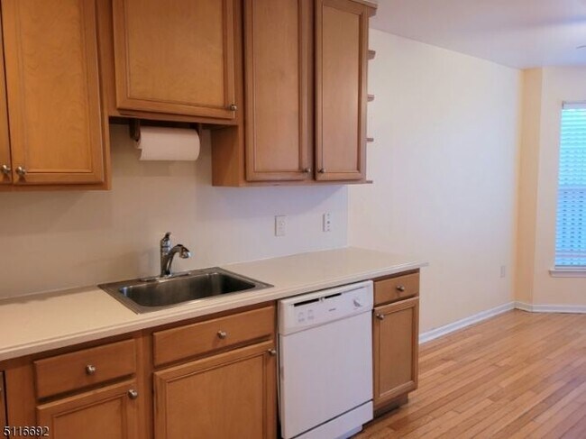Building Photo - 39 Lakeview Dr