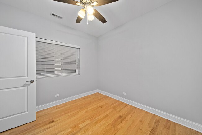Building Photo - 738 N Avers Ave