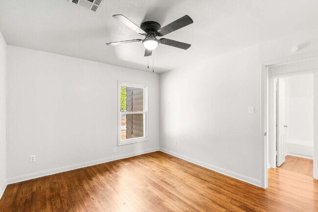 Building Photo - Private landlord/Section 8 accepted! Charming 3-Bedroom 1-bathroom home with large corner lot!
