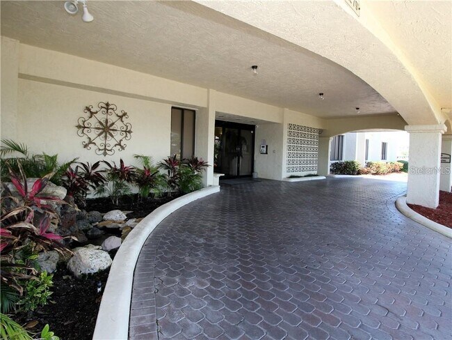 Building Photo - 736 Island Way