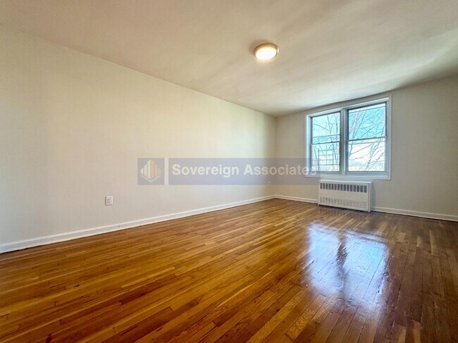 Building Photo - 2940 East 196