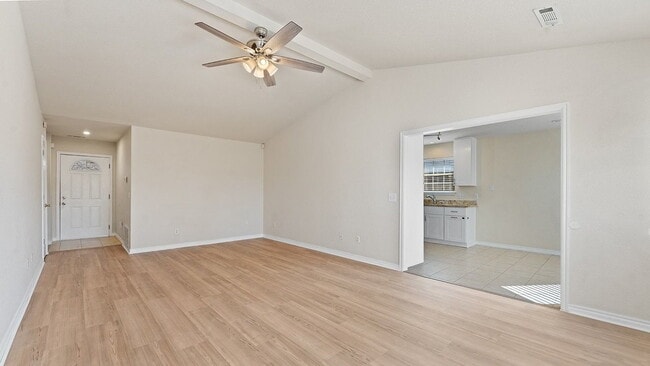 Foto del edificio - "Homey 3-Bed Home with Granite Finishes in Fayetteville – Your Perfect Retreat Awaits!"