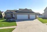 Foto principal - Stunning 5 bedroom 4 bathroom single famil...