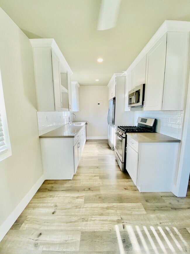 Kitchen - 727 Owen Dr