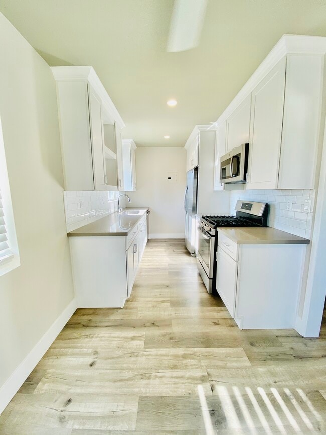 Kitchen - 727 Owen Dr
