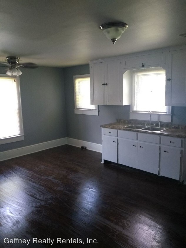 Primary Photo - 2 br, 1 bath House - 200 Hampton Ave.