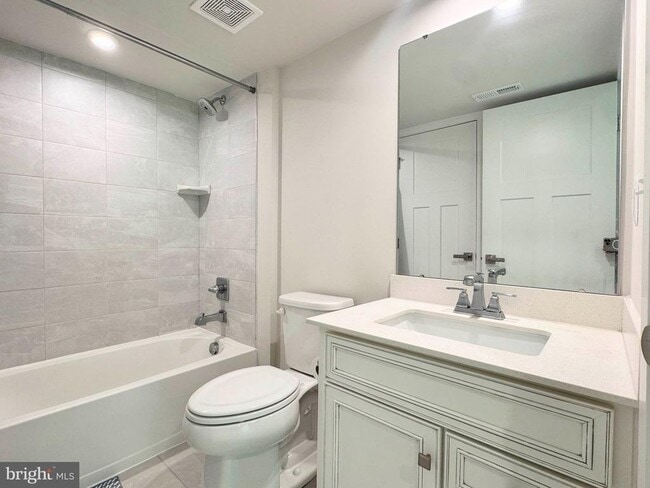 Building Photo - 812 Canary Island Ct