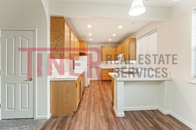 Building Photo - North Natomas 3 Bedroom Home with new carp...
