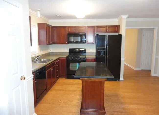 Building Photo - 521 Brummell Ln