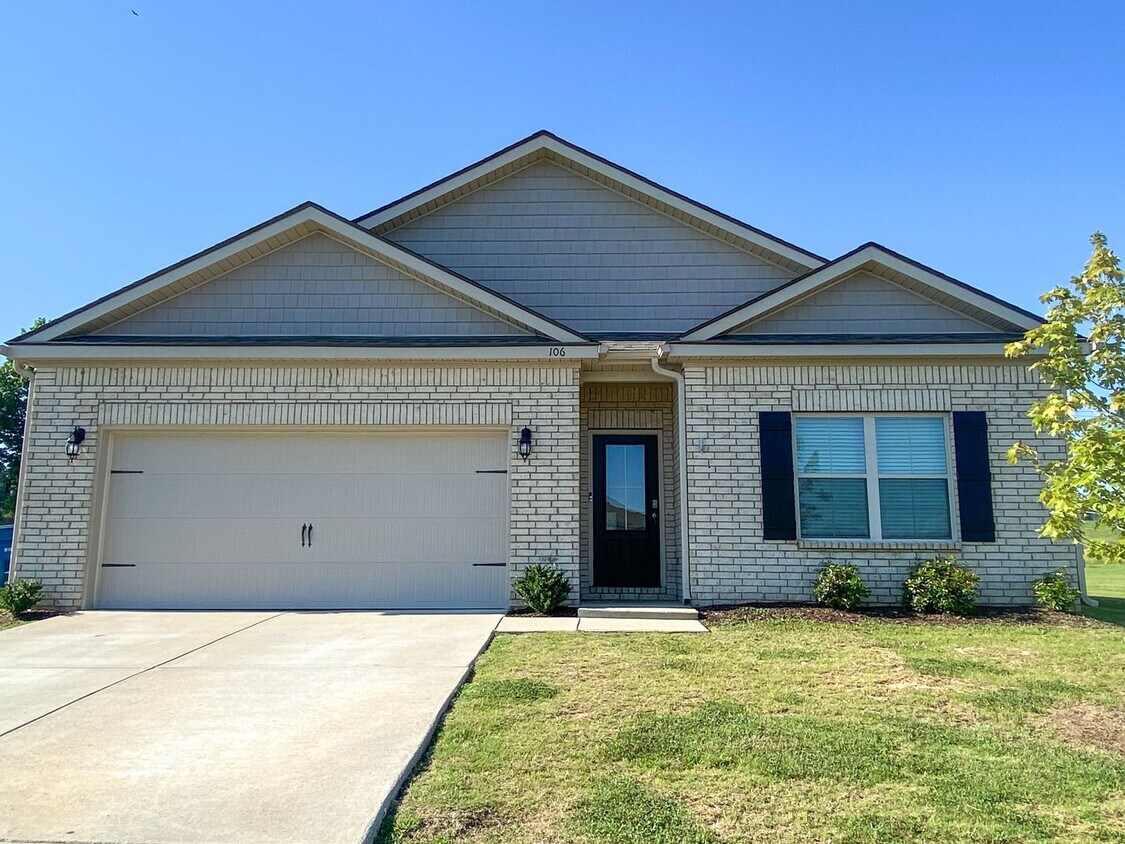 Foto principal - 4 bedroom 2 bath built by DR Horton in 2021