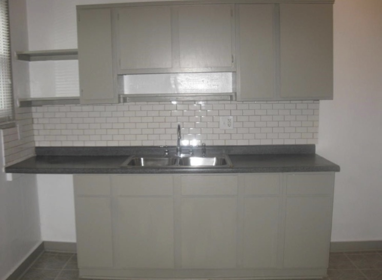 Kitchen. - 168 E Innis Ave