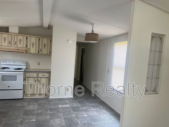 Building Photo - 164 Matts Ln