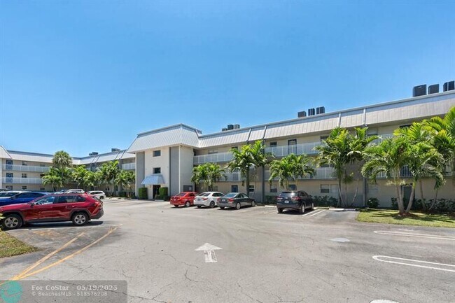 Foto del edificio - 2960 Riverside Dr