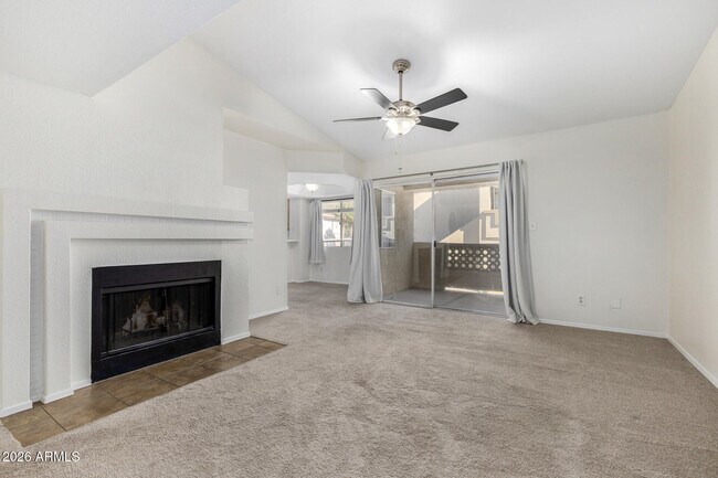 Foto del edificio - 1880 E Morten Ave