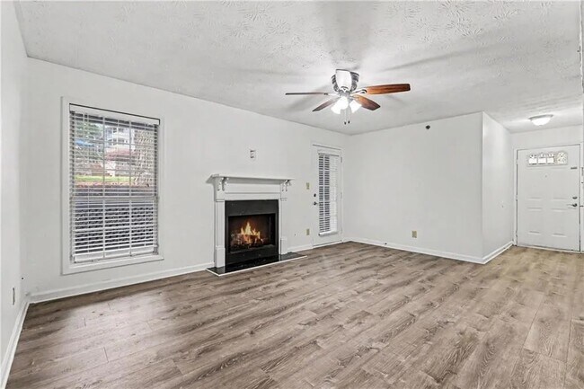 Foto del edificio - 3960 Riverlook Pkwy SE