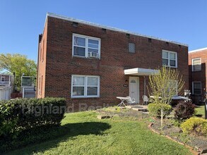 Building Photo - 2515 Woodlawn St