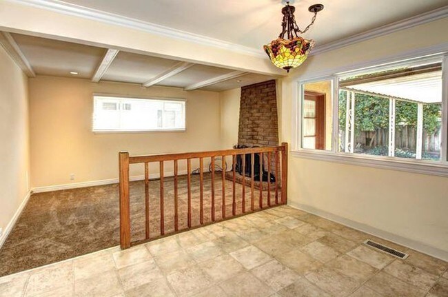 Building Photo - 324 Colville Dr