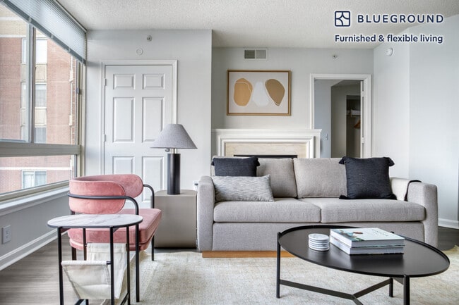 Building Photo - 901 N Pollard St