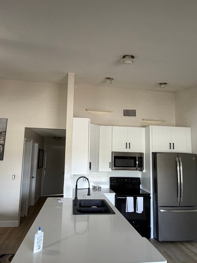 Foto del edificio - 1525 Kestrel Way
