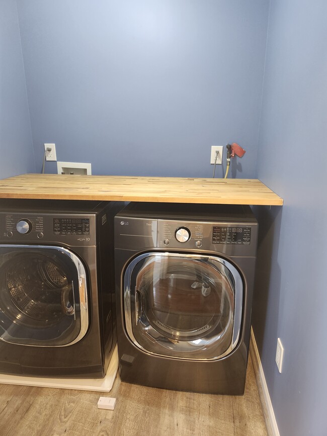 Laundry room - 43 Woodside Knolls Dr