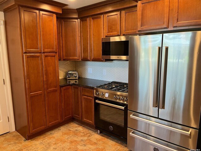 Building Photo - 500 Blossom Bend