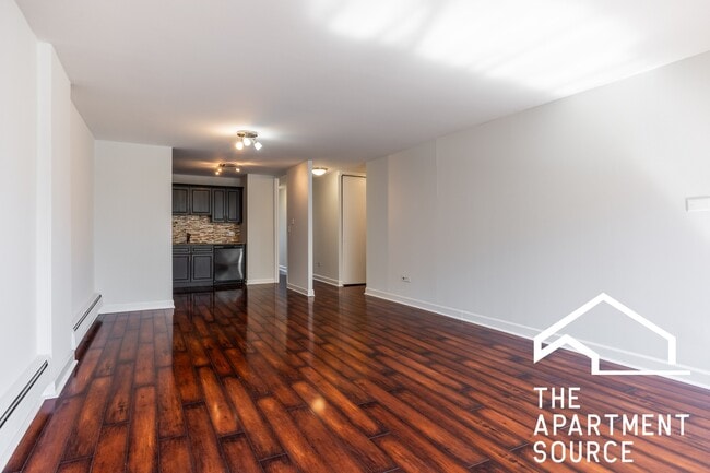 Photo - 1344 N Dearborn St Apartment