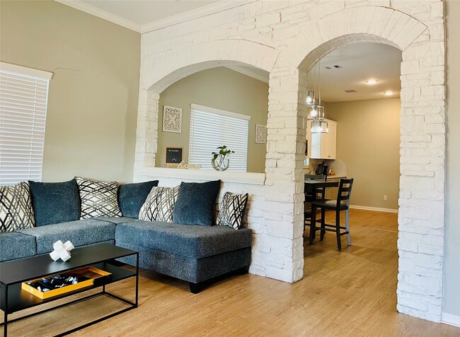 Building Photo - 1714 Mary St