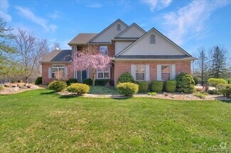 Building Photo - 2565 River Woods Dr N